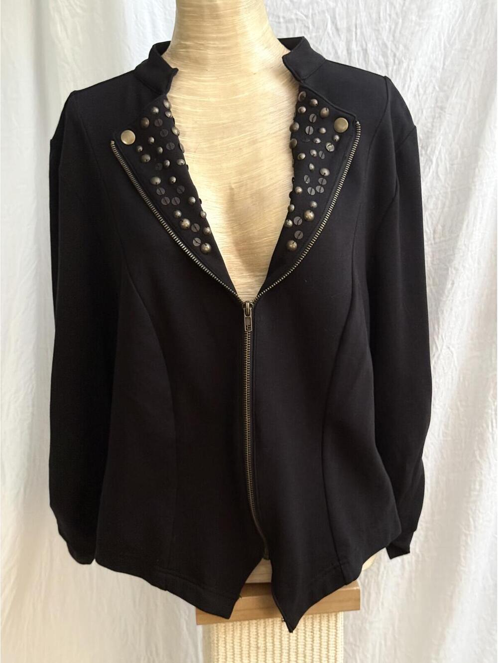 🆕LISTING🆕 Torrid black jacket w/ brass studs & Zipper